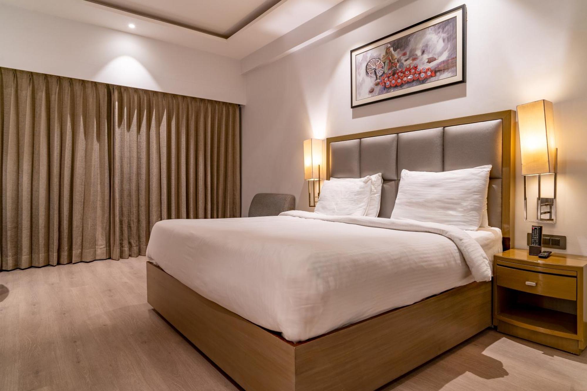 Regenta Place Amritsar By Royal Orchid Hotels Limited Exterior photo